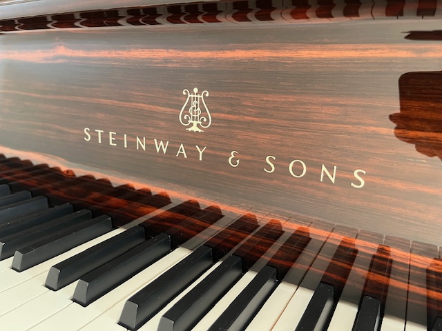 Marque Steinway O180 Macassar.jpg