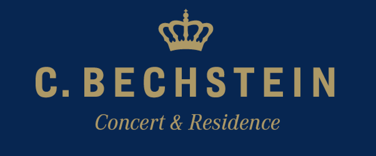 Logo Pianos C.BECHSTEIN Concert fond bleu